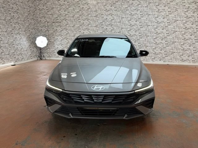 Used 2025 Hyundai Elantra Sport FWD image 2