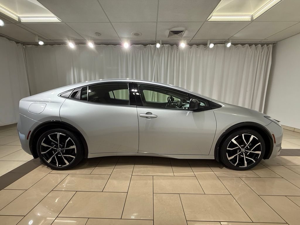 Used 2024 Toyota Prius Prime FWD image 6