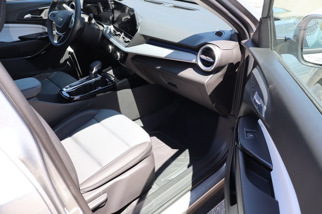 New 2026 Chevrolet Trax LT w/ Sunroof Package FWD image 41