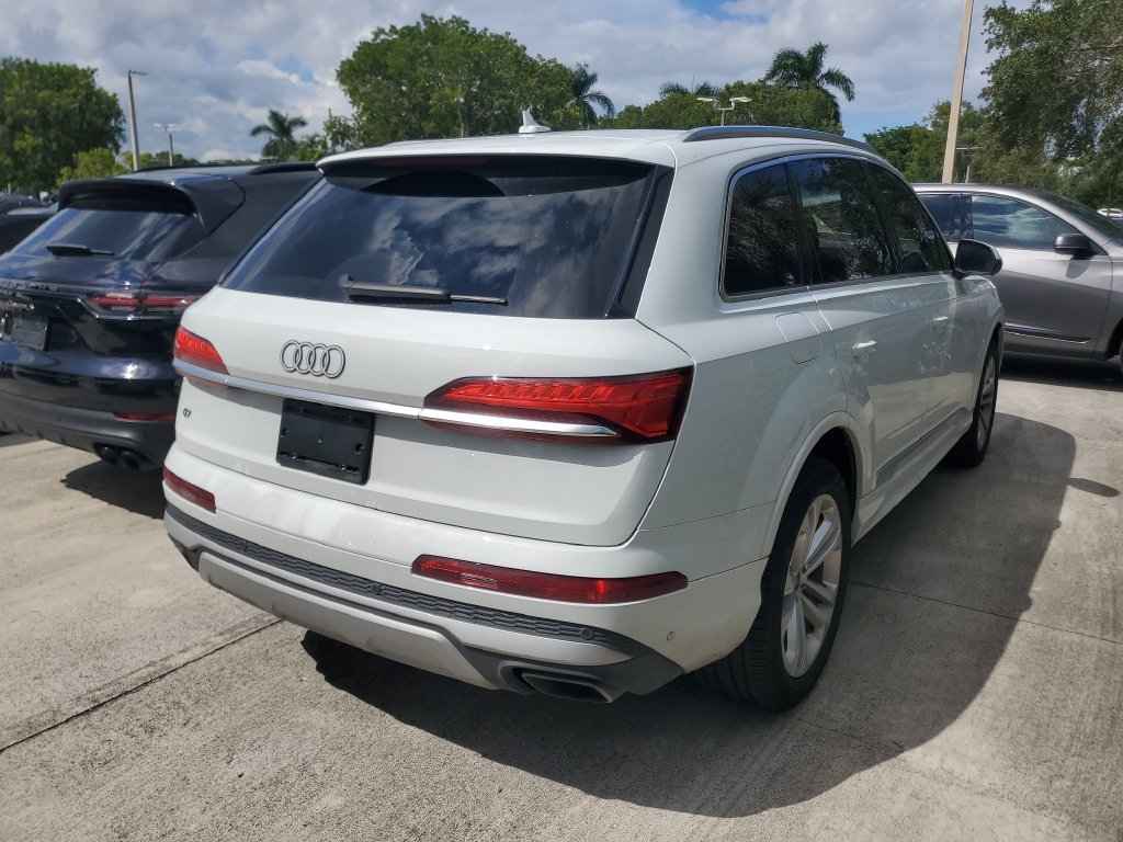 Used 2025 Audi Q7 2.0T Premium Plus w/ Premium Plus Package AWD/4WD image 3