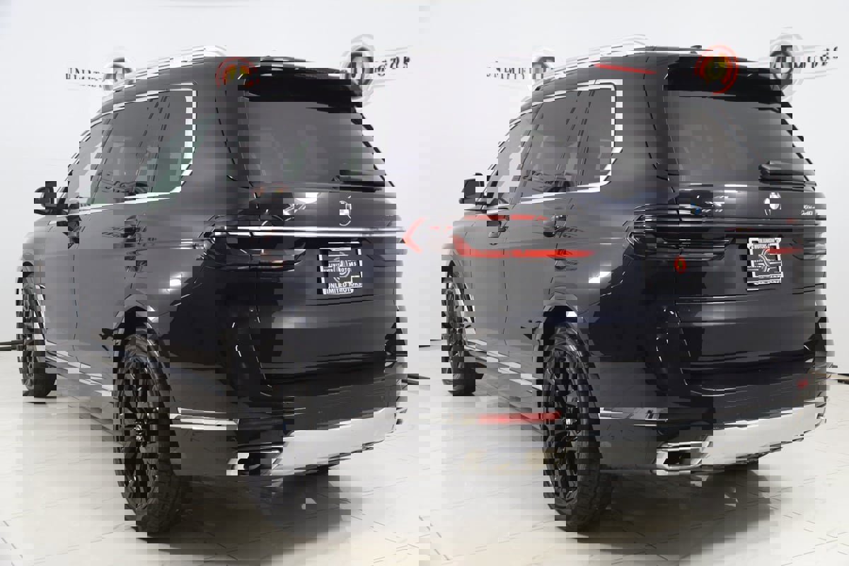 Used 2023 BMW X7 xDrive40i w/ Premium Package image 4