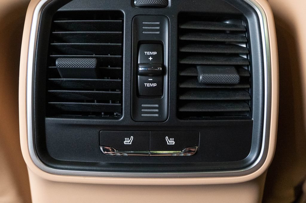 New 2026 Porsche Macan AWD/4WD image 37