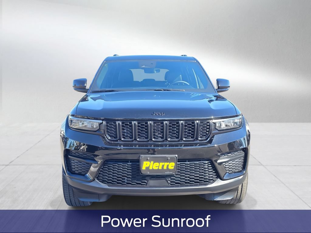 Used 2025 Jeep Grand Cherokee Altitude AWD/4WD image 7