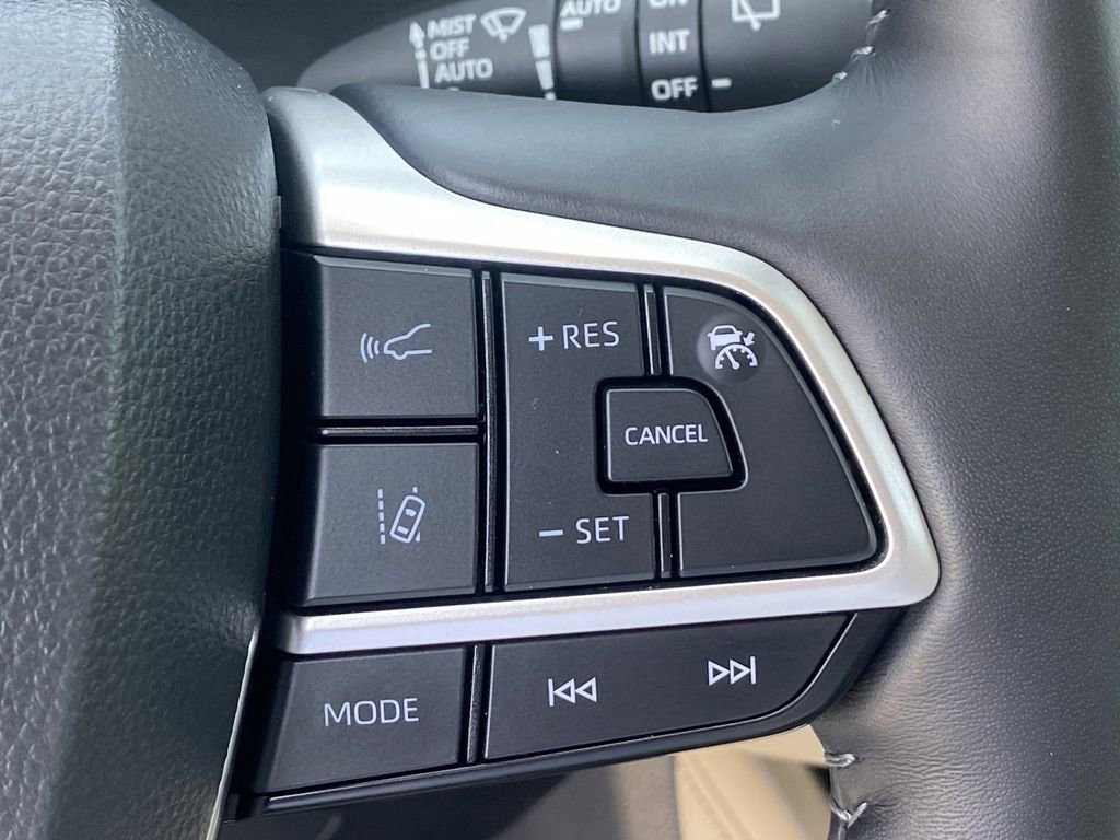 Used 2024 Toyota Highlander Platinum image 27