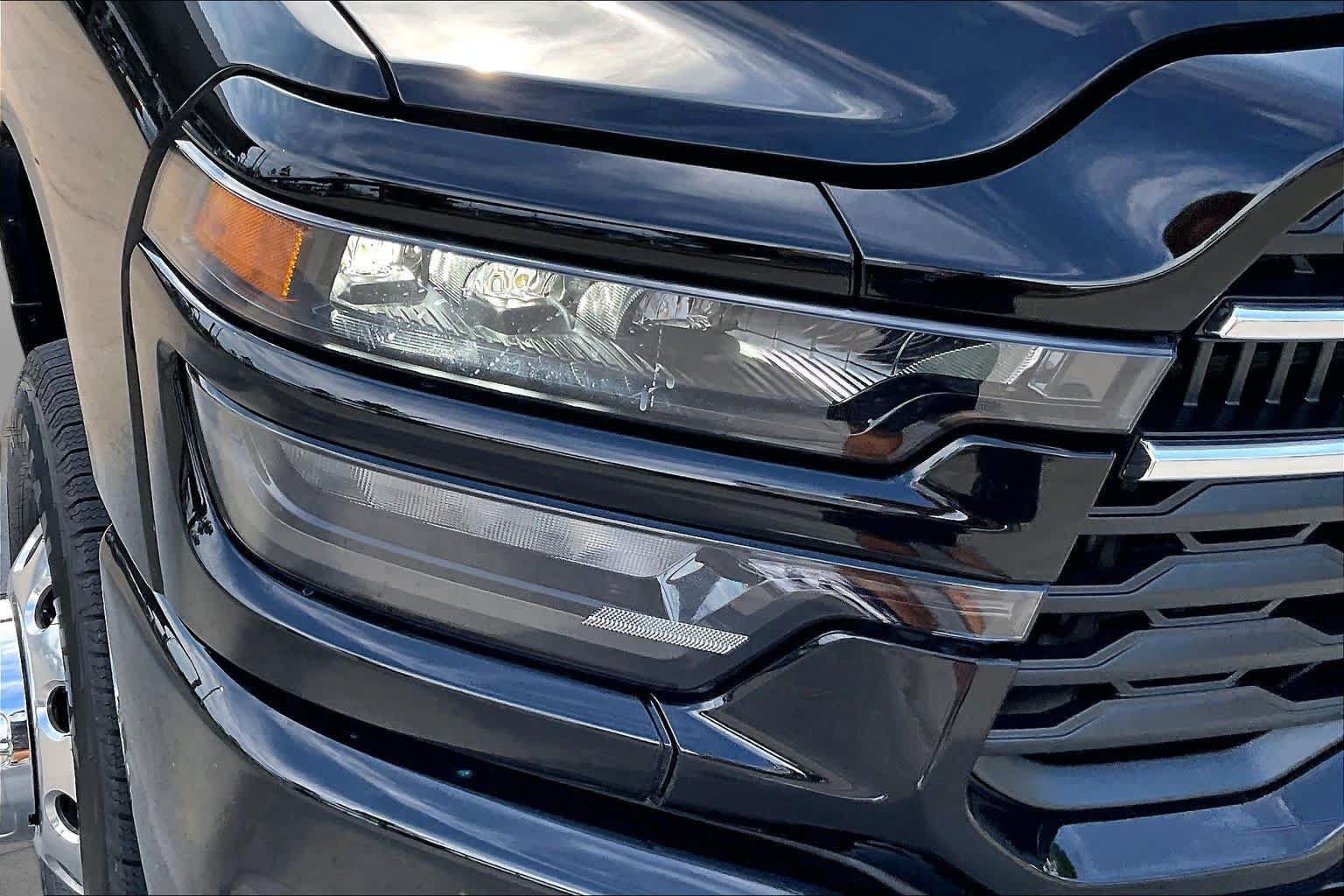 New 2027 RAM 3500 Big Horn AWD/4WD image 13