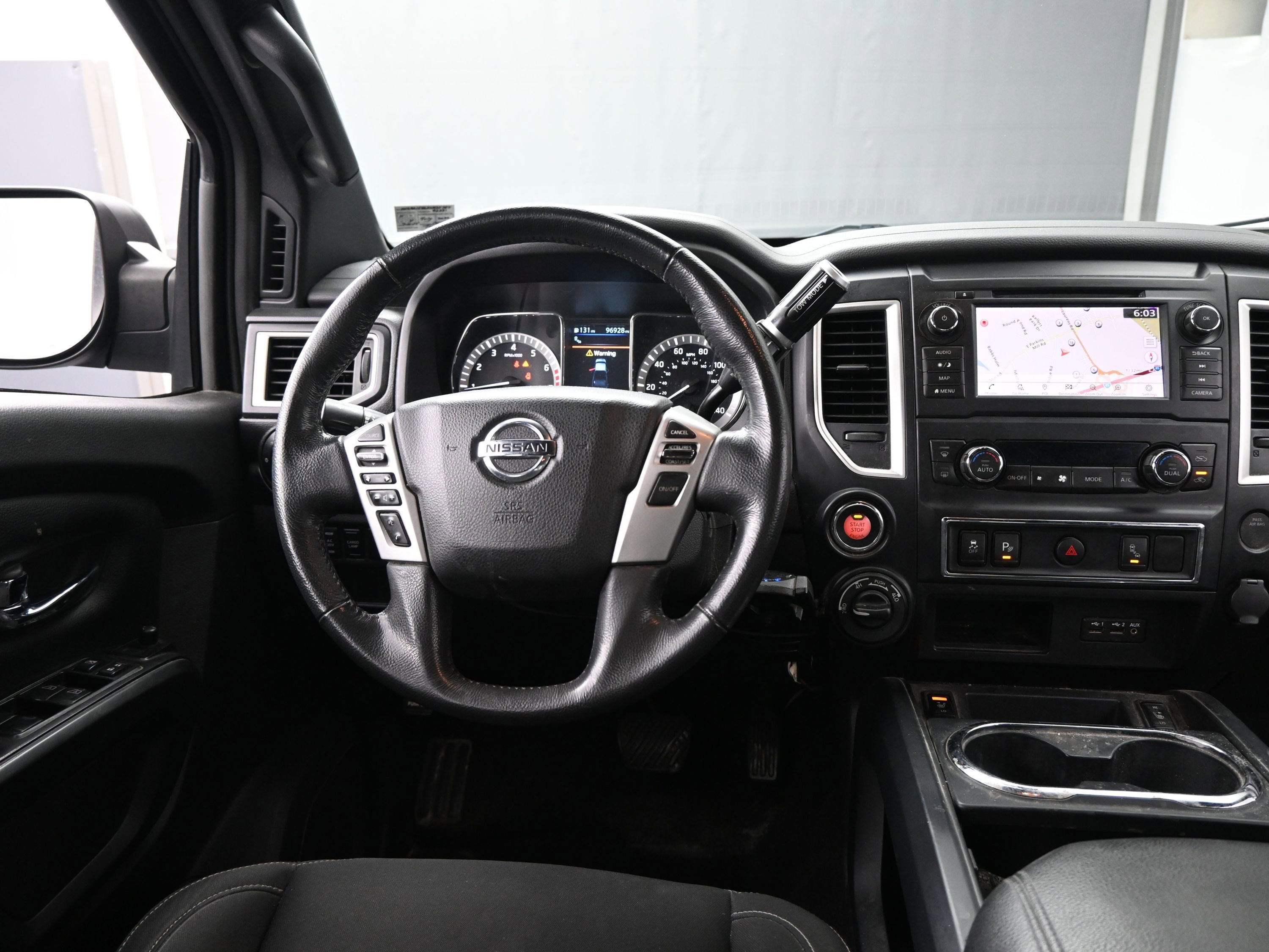 Used 2019 Nissan Titan SV w/ SV Convenience Package image 12