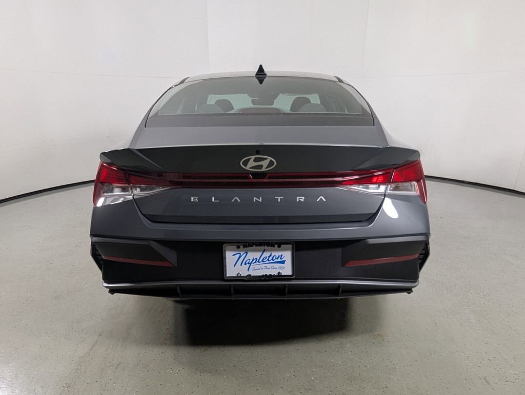 New 2026 Hyundai Elantra SE FWD image 6