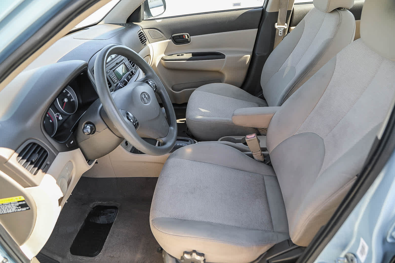 Used 2011 Hyundai Accent GLS w/ Premium Pkg 4 FWD image 16