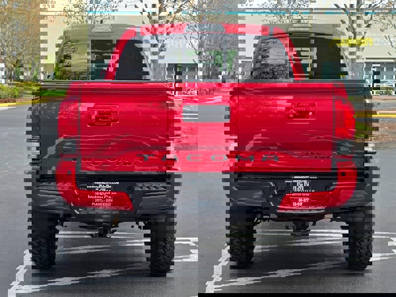 Used 2016 Toyota Tacoma TRD Off-Road w/ Premium & Technology Package AWD/4WD image 6