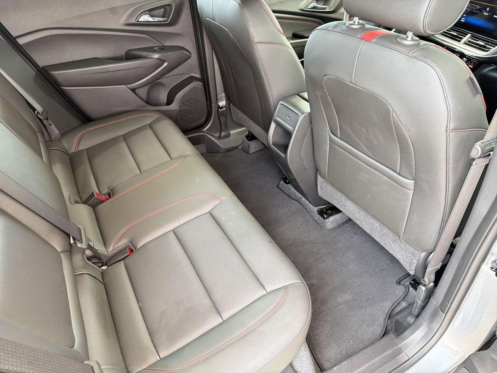 Certified 2025 Chevrolet Trax RS w/ Sunroof Package FWD image 30