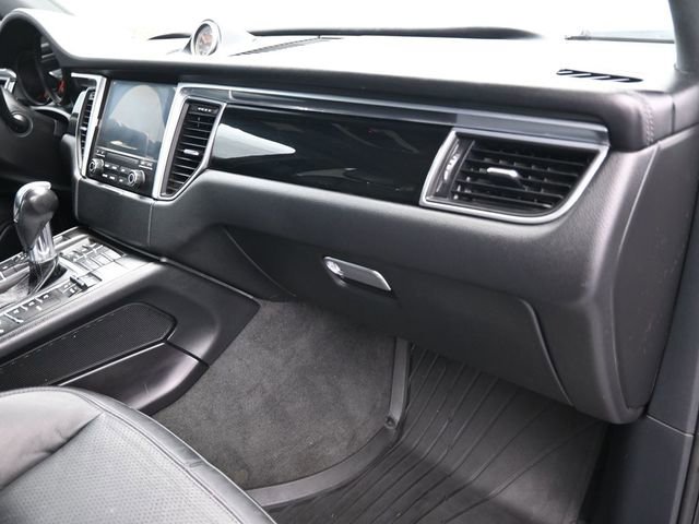 Used 2017 Porsche Macan GTS w/ Premium Package Plus image 39