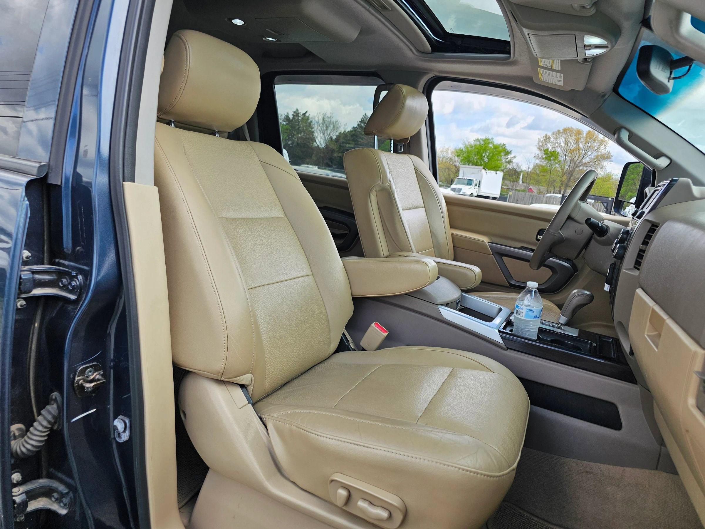 Used 2015 Nissan Titan SL w/ SL Moonroof Package image 6