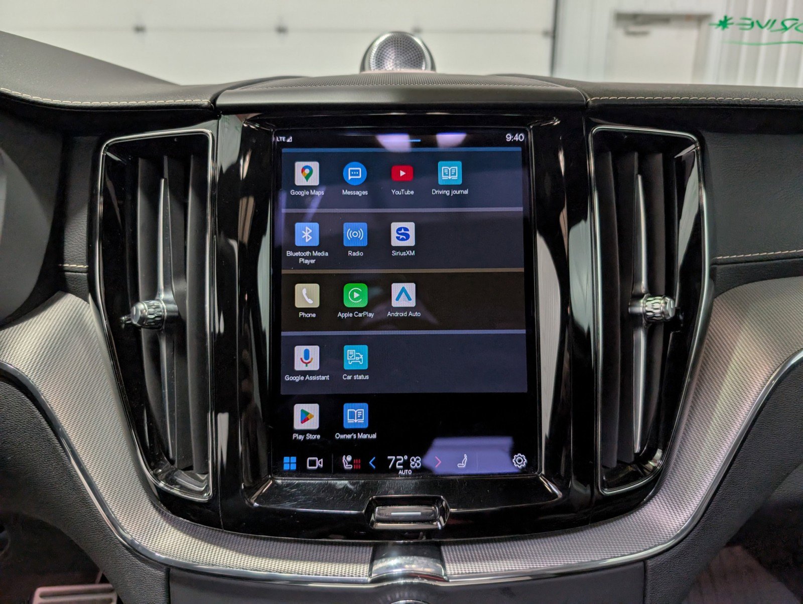 Used 2022 Volvo XC60 T8 R-Design w/ Advanced Package image 22