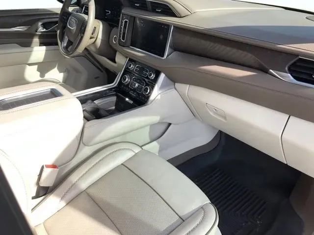Used 2022 GMC Yukon XL Denali image 18