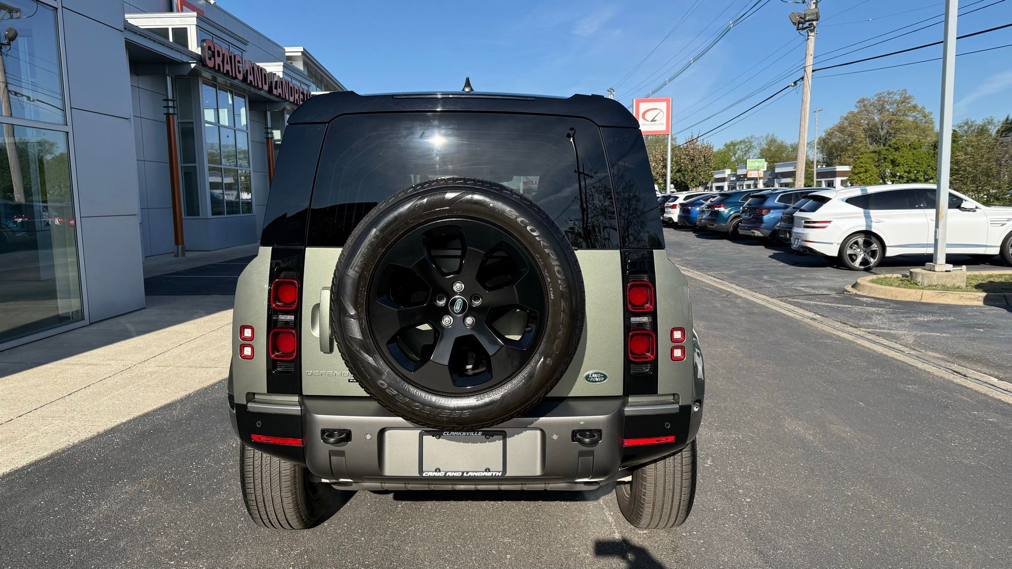 Used 2023 Land Rover Defender 110 X-Dynamic SE image 4