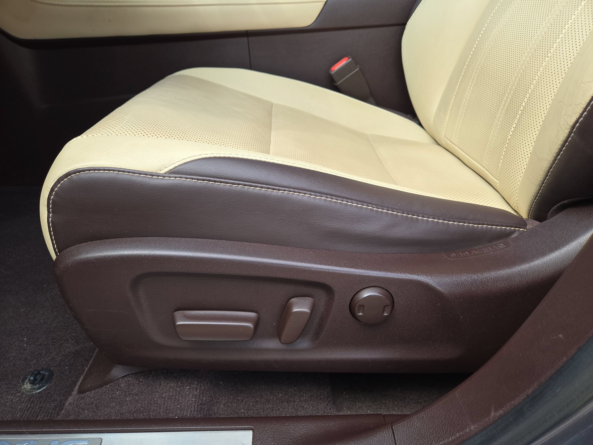 Used 2018 Lexus RX 350L FWD w/ Premium Package image 17