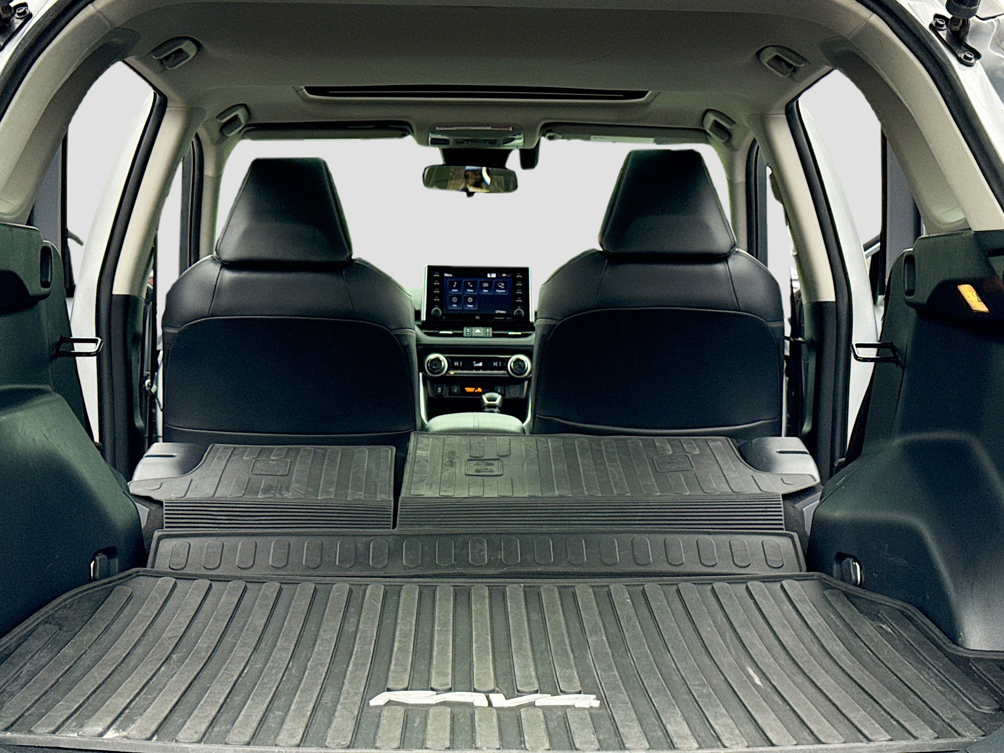 Used 2019 Toyota RAV4 XLE Premium image 7