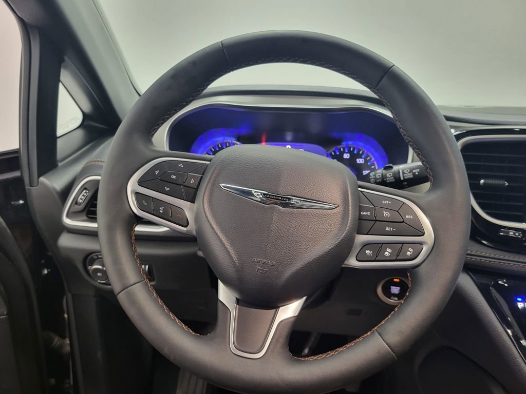 Used 2025 Chrysler Pacifica Pinnacle w/ Trailer Tow Group image 15