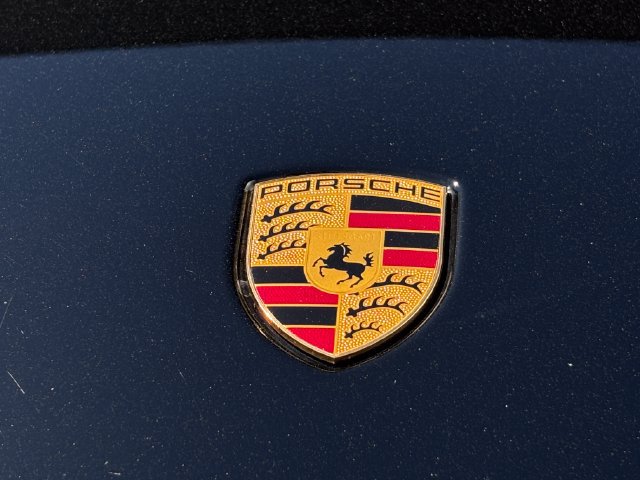 Certified 2022 Porsche Macan AWD/4WD image 30