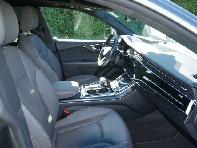 Used 2019 Audi Q8 Premium Plus w/ Premium Plus AWD/4WD image 26