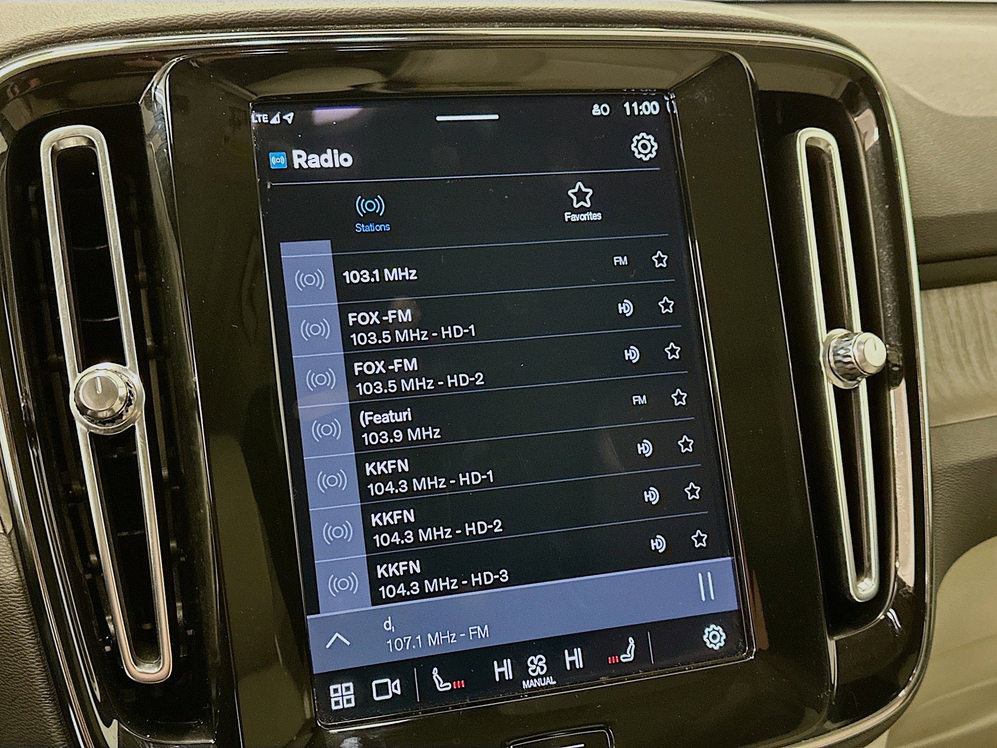 Used 2023 Volvo XC40 B5 Ultimate image 21