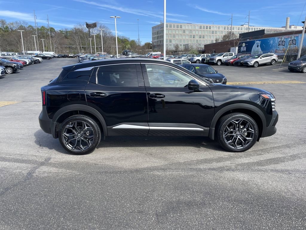 Used 2025 Nissan Kicks SR w/ SR Premium Package AWD/4WD image 7