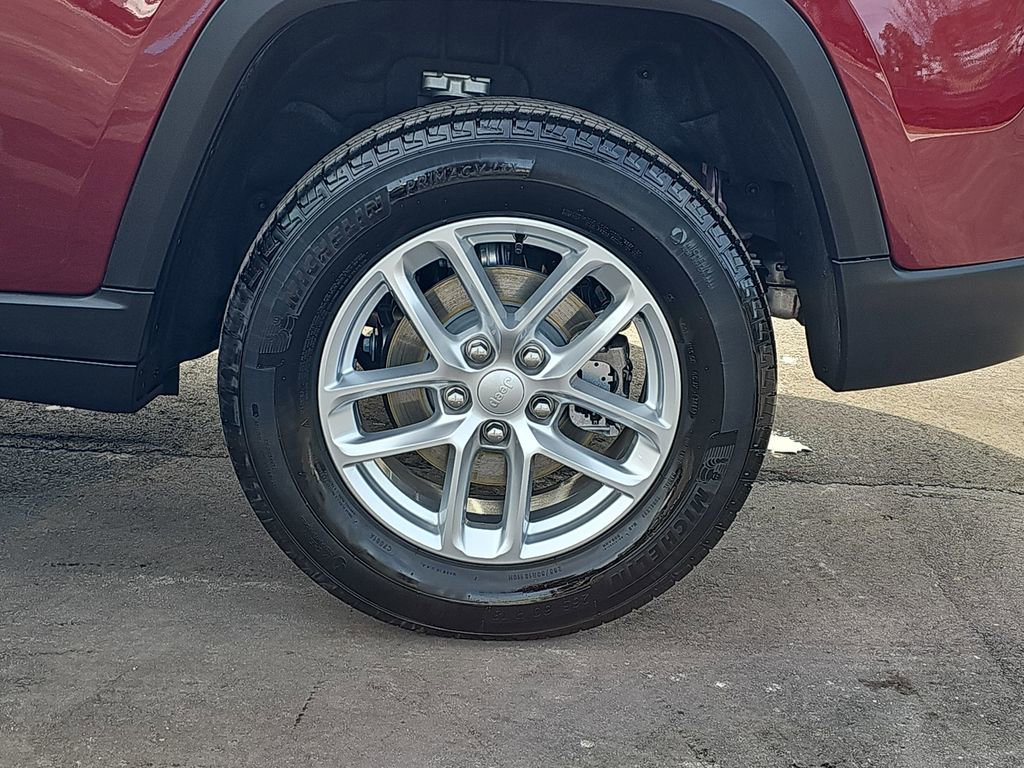 Used 2025 Jeep Grand Cherokee Laredo X w/ Luxury Tech Group I image 36