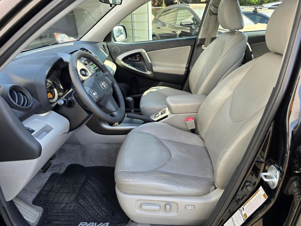 Used 2011 Toyota RAV4 Limited AWD/4WD image 20