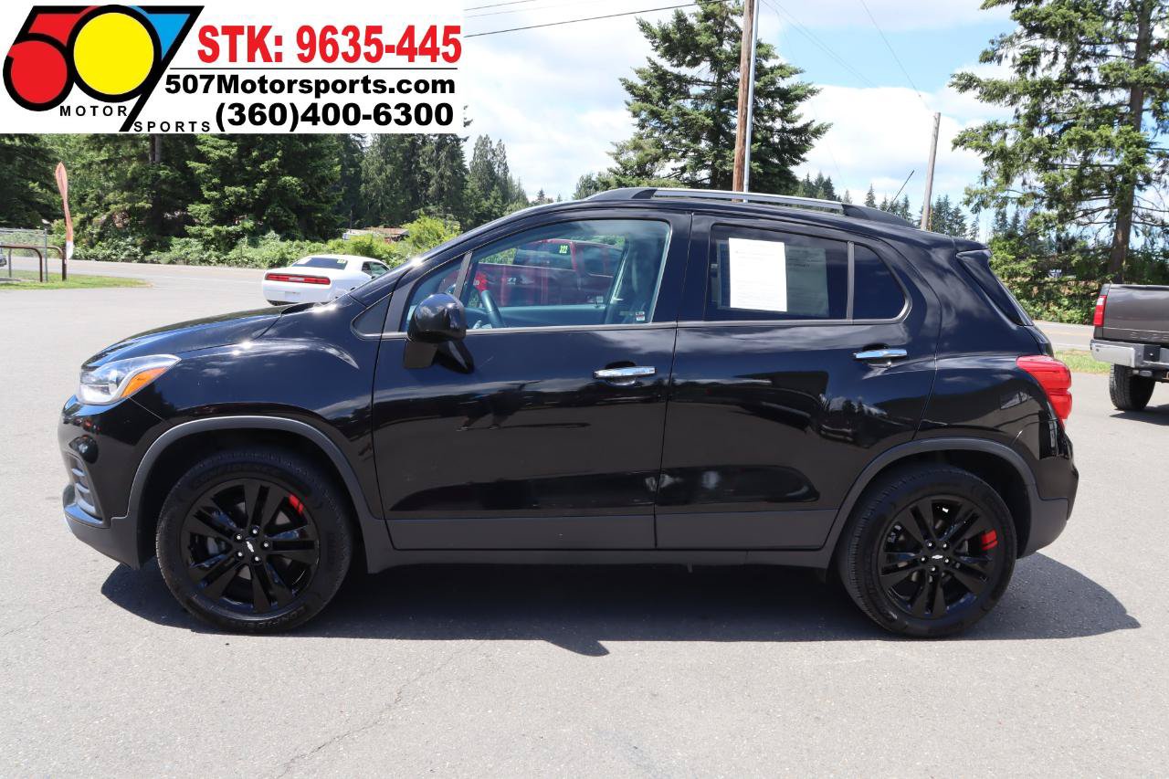 Used 2019 Chevrolet Trax LT w/ Sun & Sound Package AWD/4WD image 3