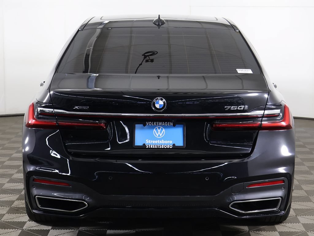 Used 2021 BMW 750i xDrive w/ M Sport Package AWD/4WD image 17