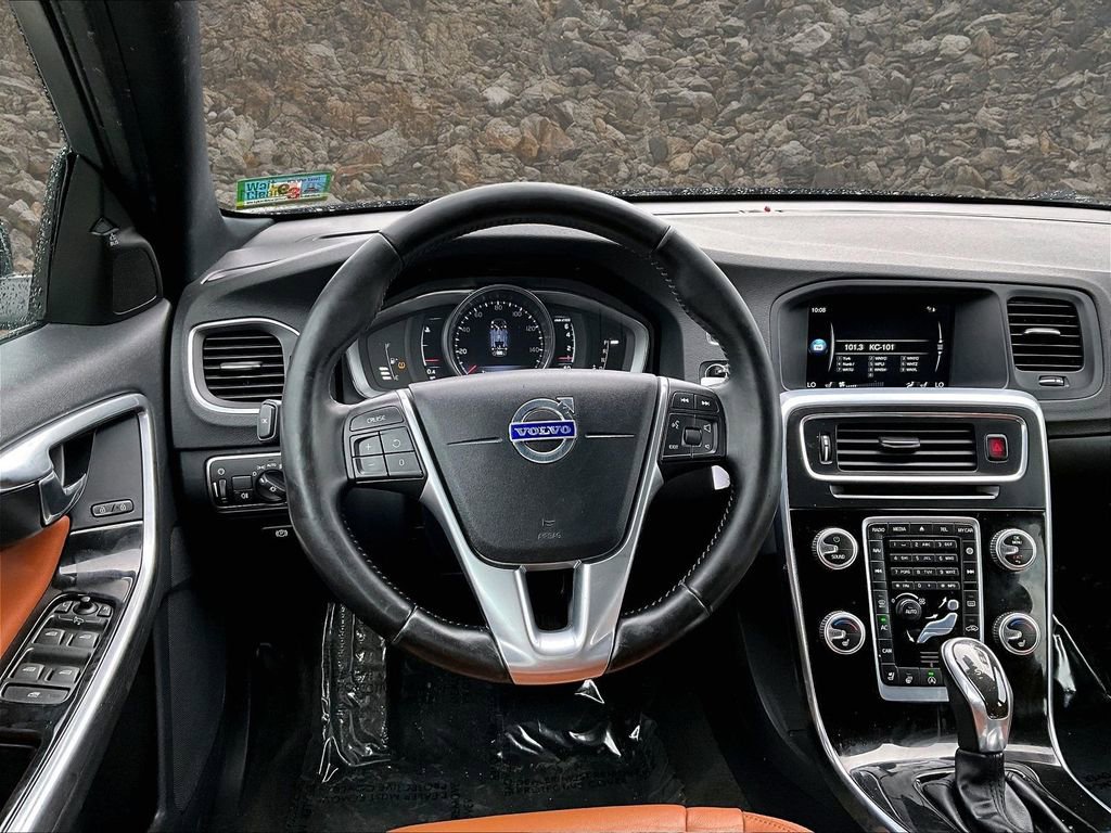 Used 2016 Volvo V60 T5 Premier w/ Climate Package image 5