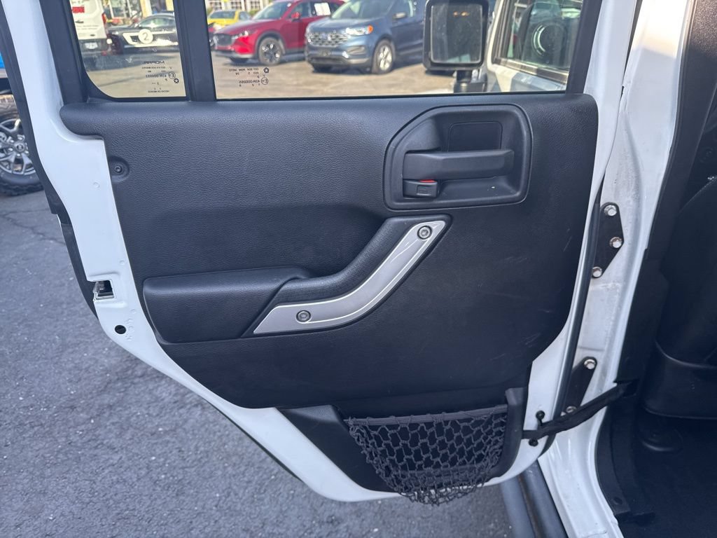 Used 2016 Jeep Wrangler Unlimited Rubicon AWD/4WD image 26