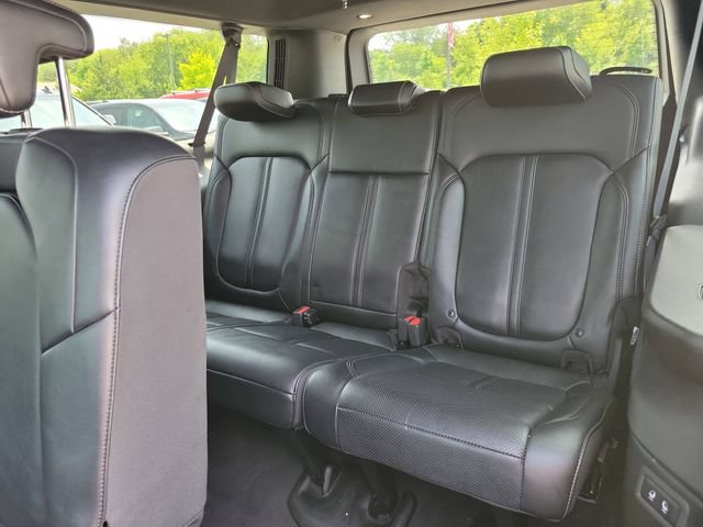 Used 2024 Jeep Wagoneer L Series II w/ Flexible Seating Group AWD/4WD image 19