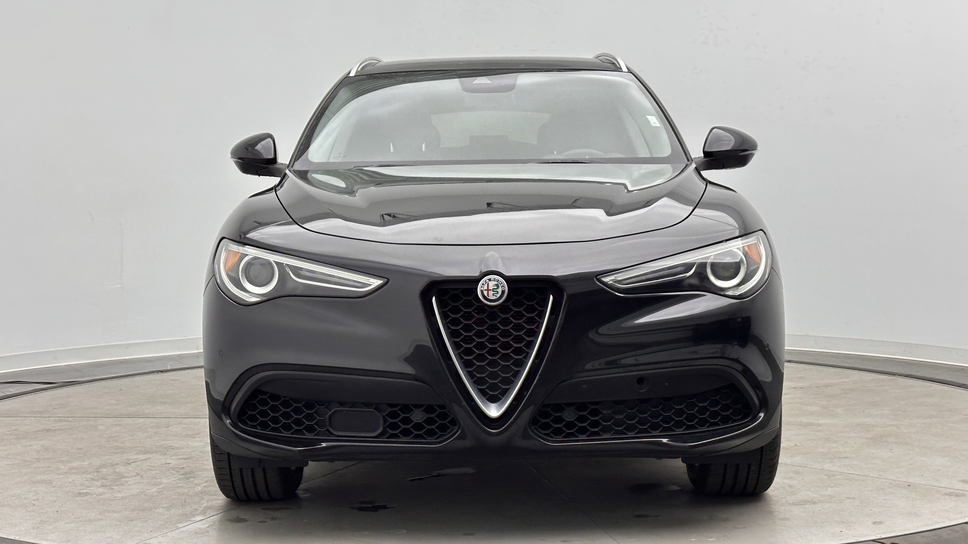 Used 2018 Alfa Romeo Stelvio Ti image 2