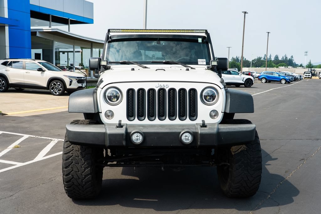 Used 2016 Jeep Wrangler Unlimited Rubicon w/ Connectivity Group AWD/4WD image 7