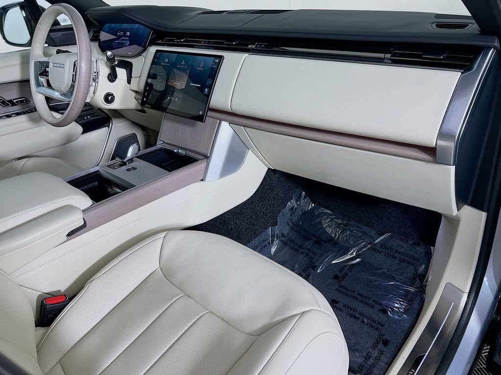 Used 2025 Land Rover Range Rover Autobiography image 31