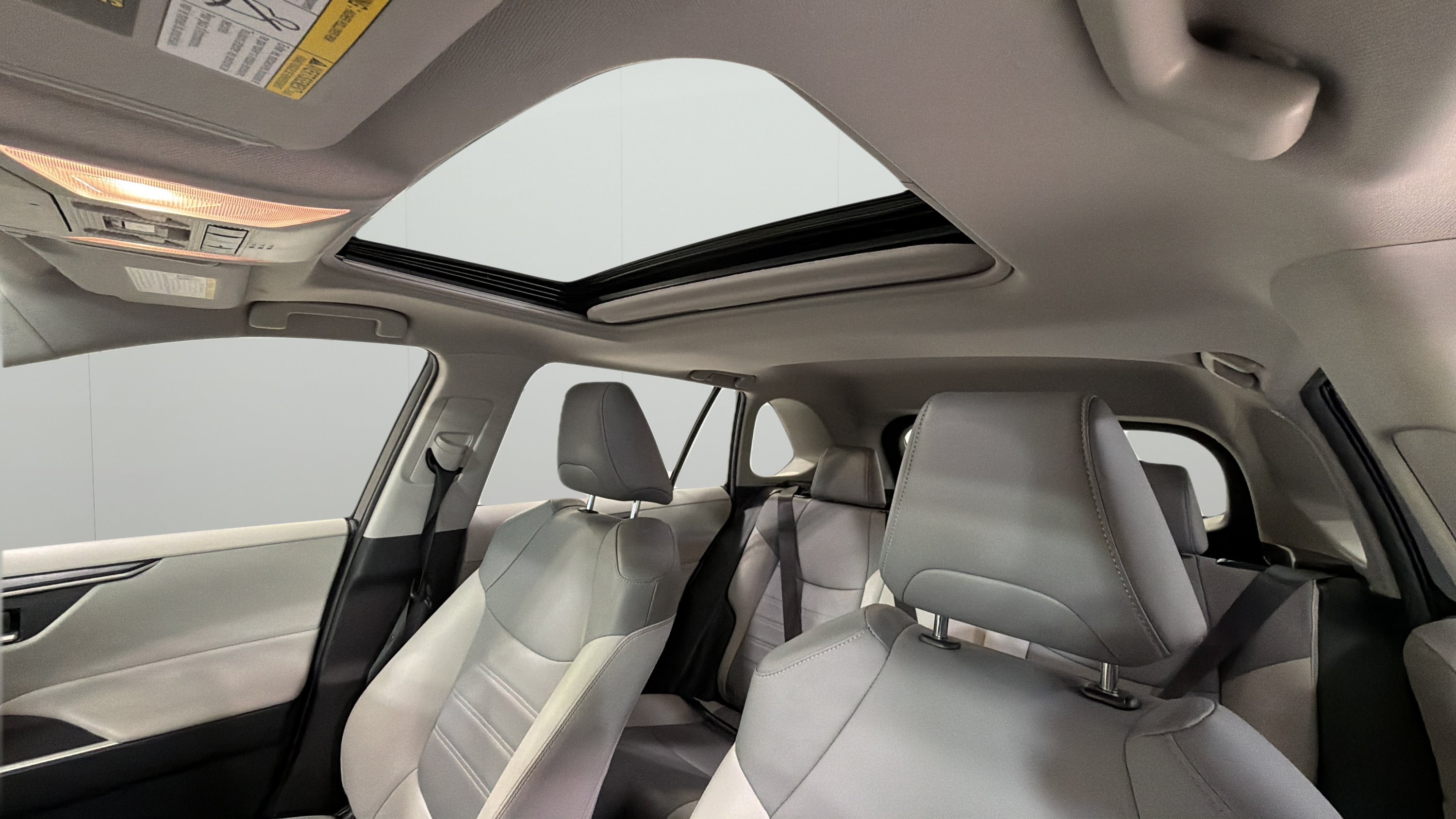 Used 2019 Toyota RAV4 XLE Premium AWD/4WD image 18