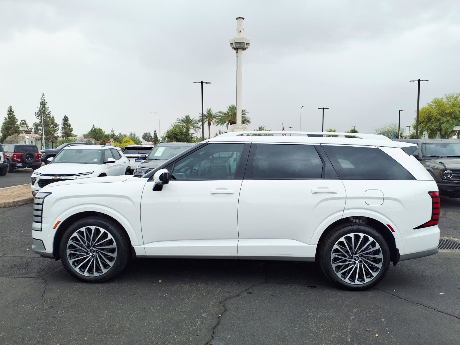 Used 2026 Hyundai Palisade Calligraphy image 3