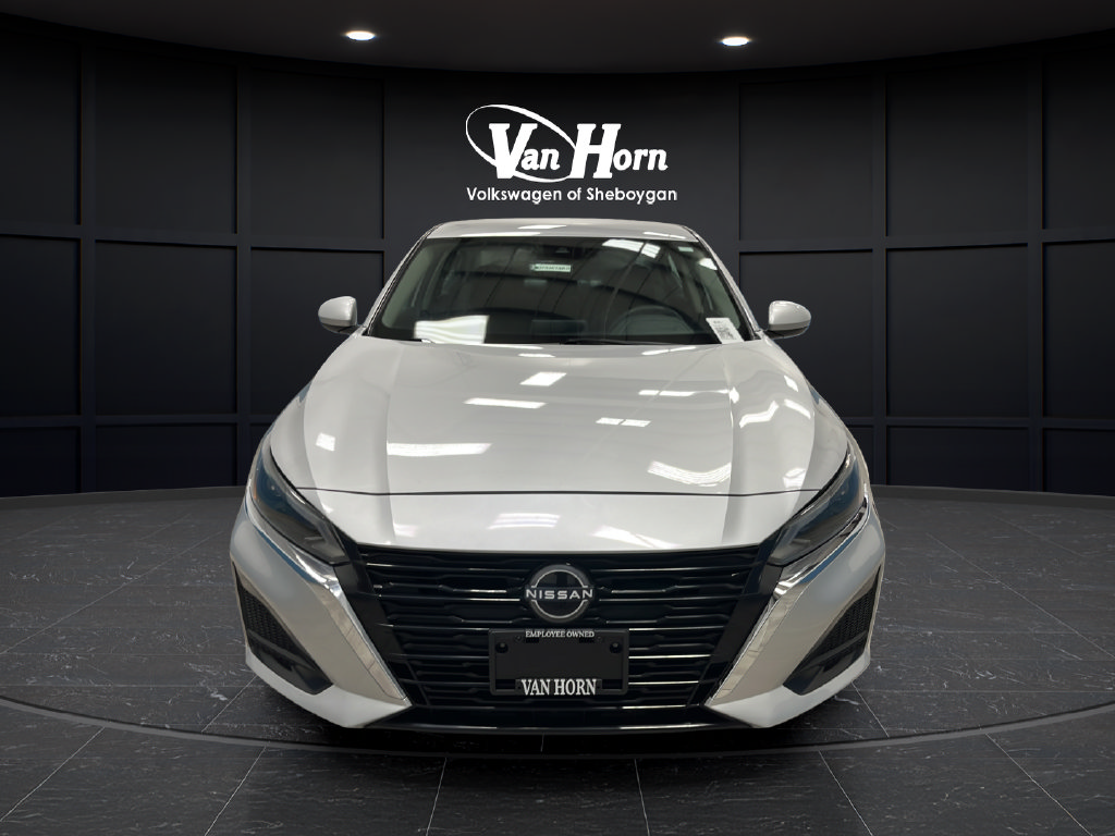 Used 2023 Nissan Altima 2.5 SV FWD image 2