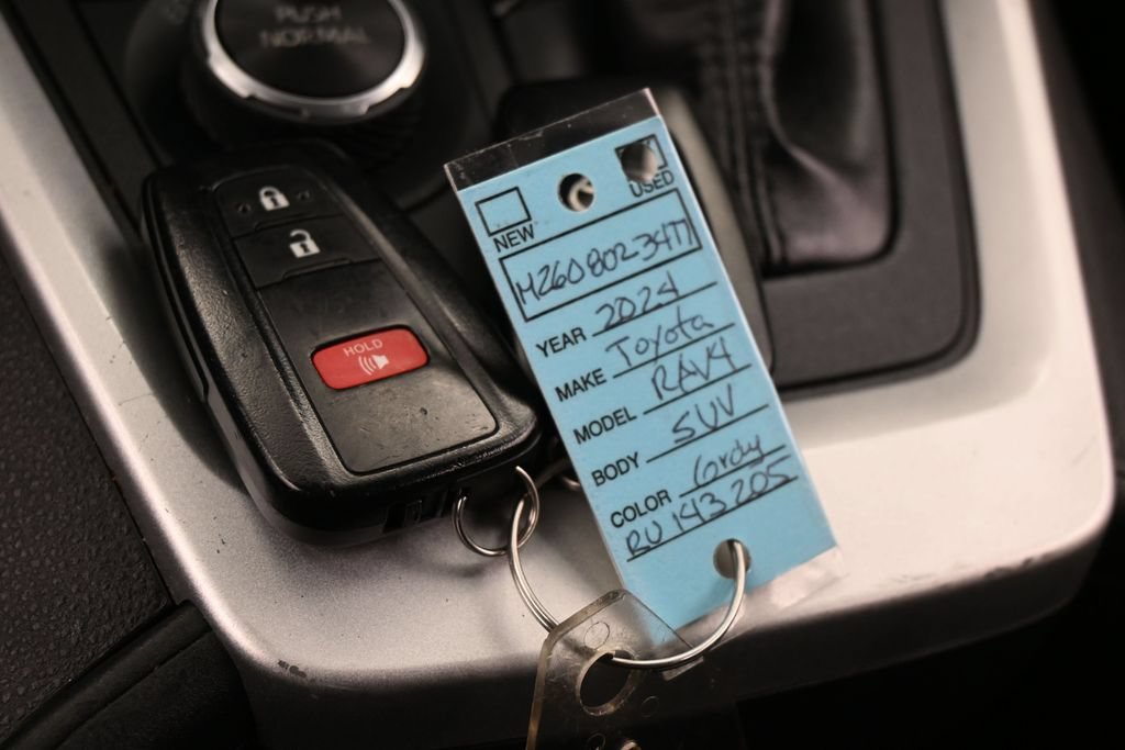 Used 2024 Toyota RAV4 XLE AWD/4WD image 26