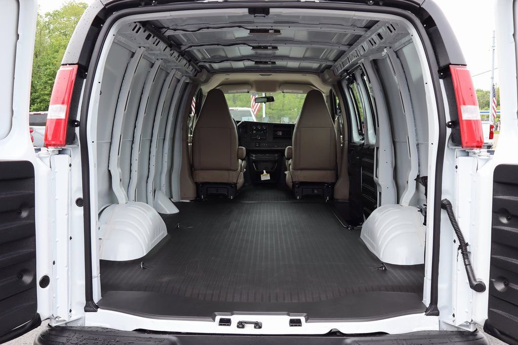 New 2025 Chevrolet Express 3500 w/ Chrome Appearance Package image 17