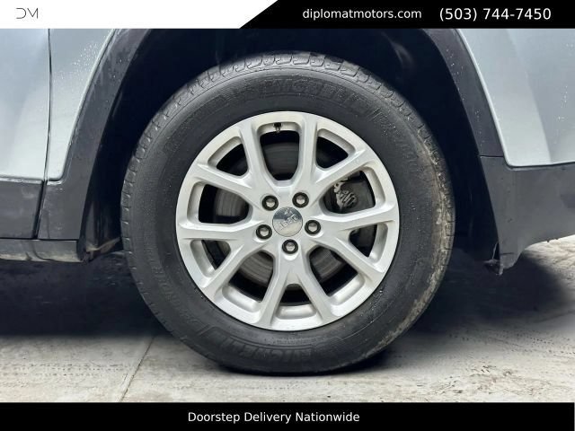 Used 2018 Jeep Cherokee Sport w/ Cold Weather Group AWD/4WD image 42