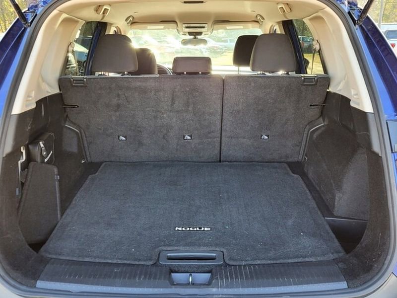 Used 2023 Nissan Rogue SV image 11