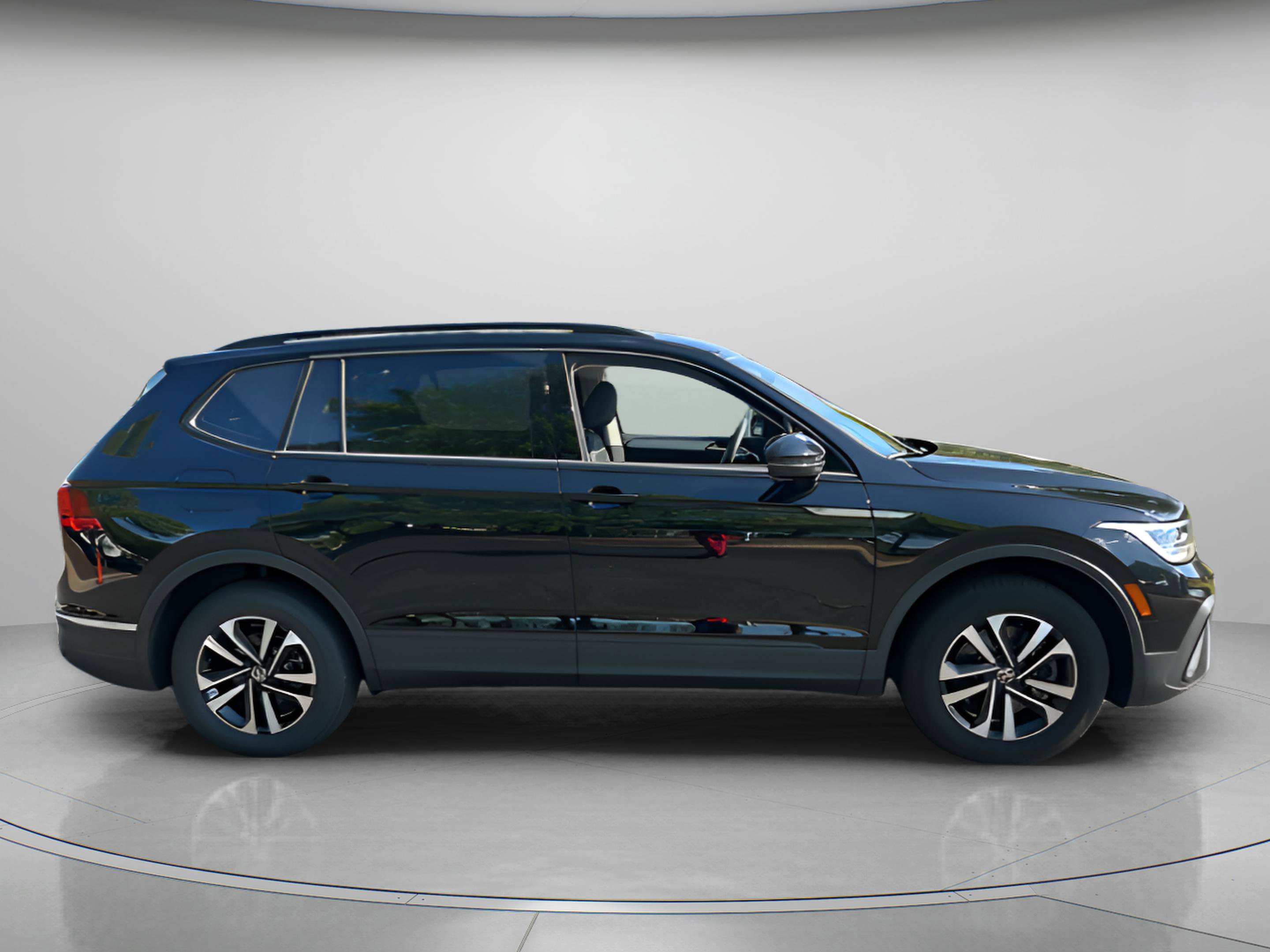 Used 2024 Volkswagen Tiguan S FWD image 6