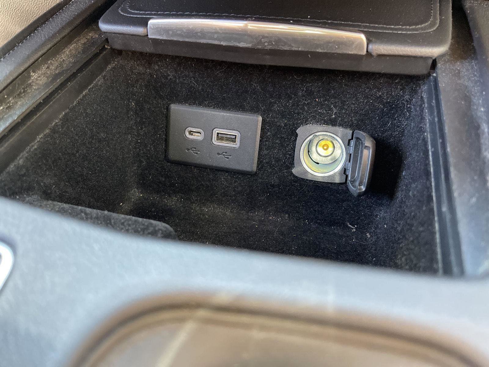 Used 2019 Cadillac XT4 Premium Luxury w/ Enhanced Visibility Package image 29