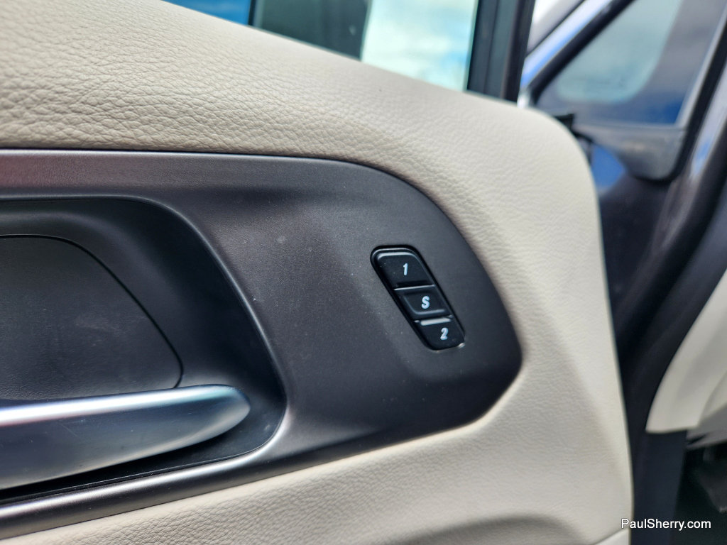 Used 2022 Chrysler Pacifica Touring-L FWD image 37