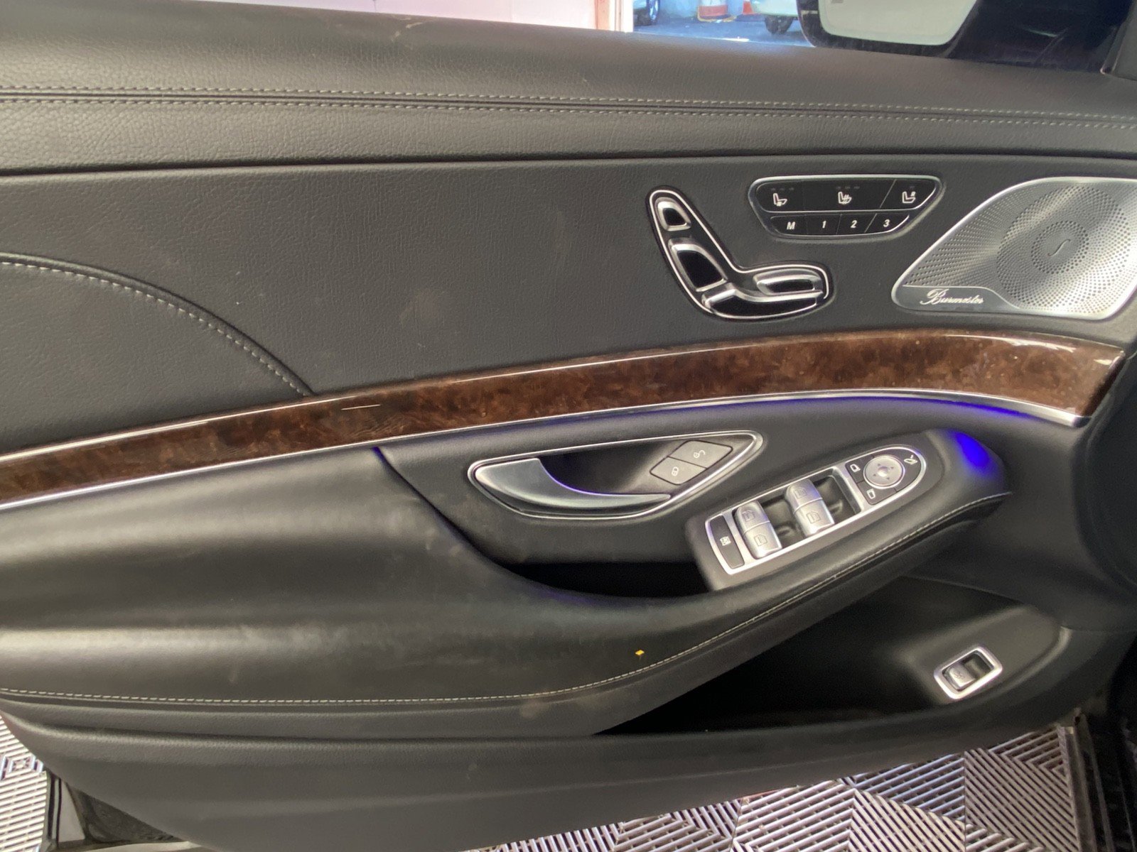 Used 2019 Mercedes-Benz S 560 4MATIC Sedan w/ Premium Package image 21