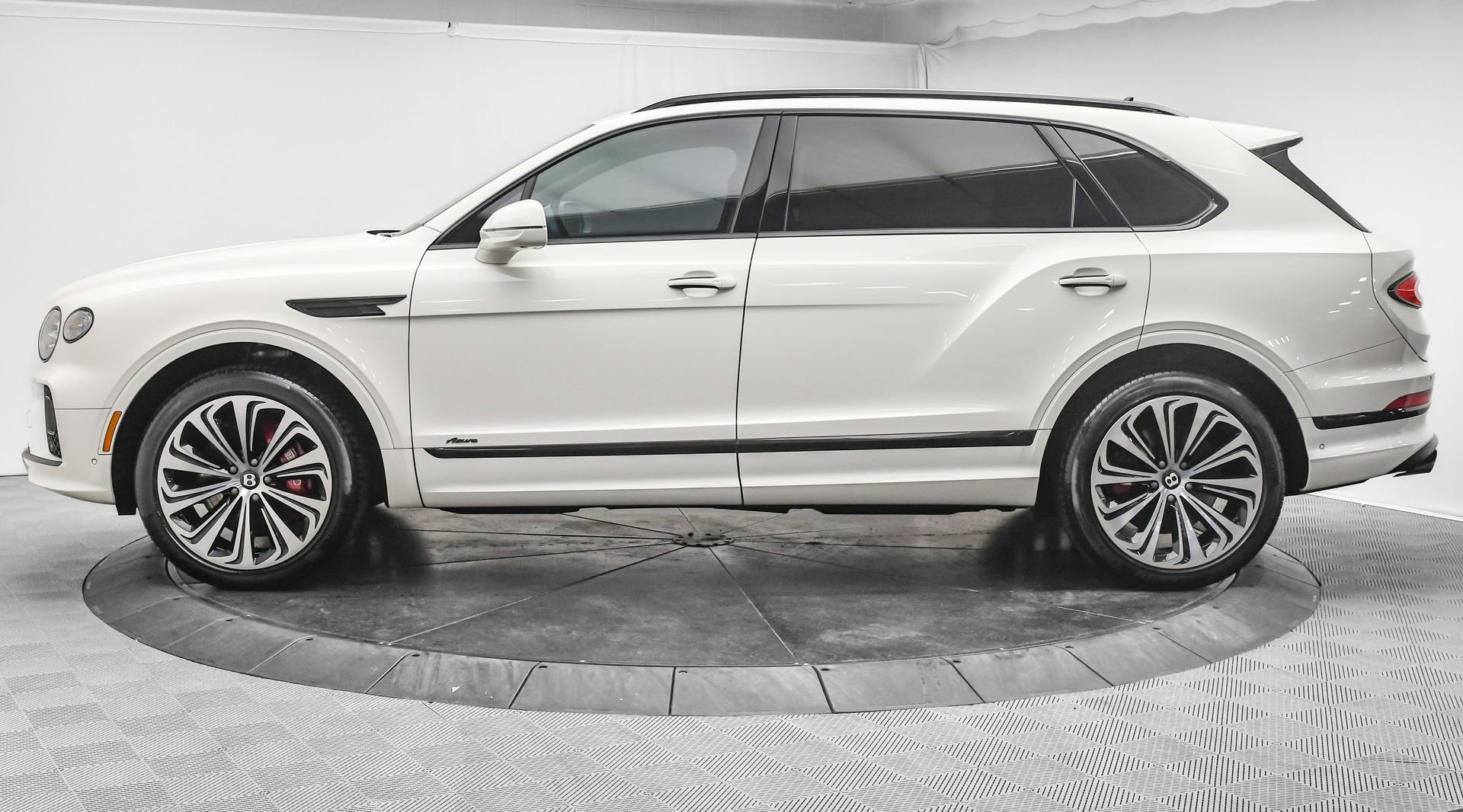 Used 2023 Bentley Bentayga Extended Wheelbase image 9