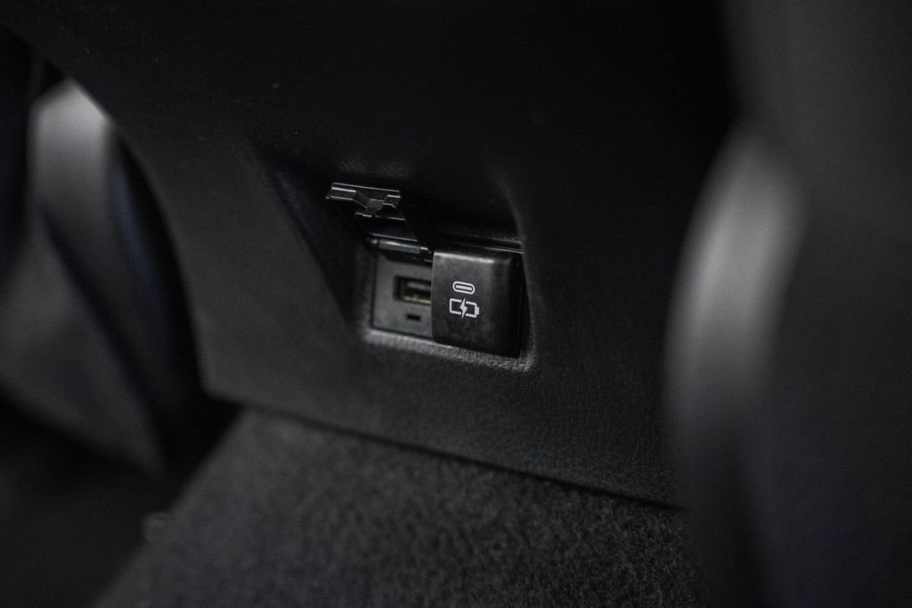 Used 2025 Toyota Camry SE image 33