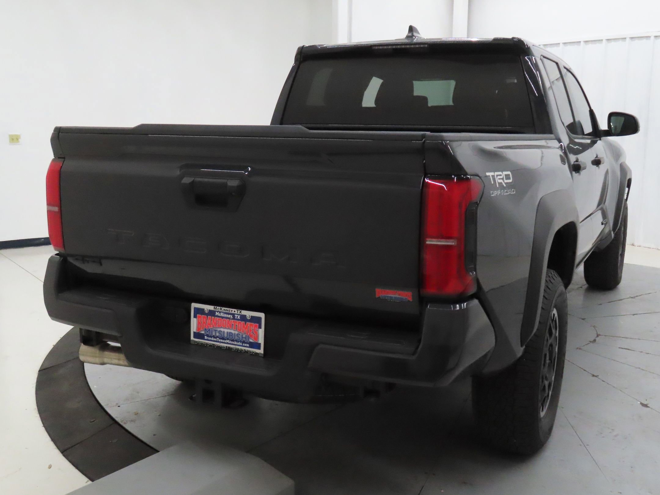 Used 2024 Toyota Tacoma TRD Off-Road AWD/4WD image 4
